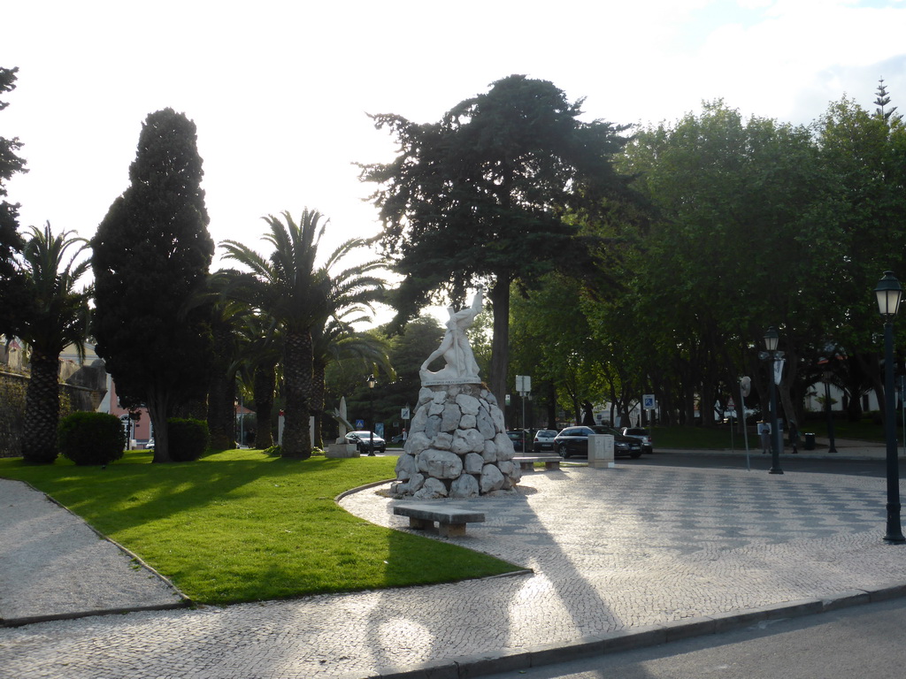 Statue at the Avenida Dom Carlos I avenue