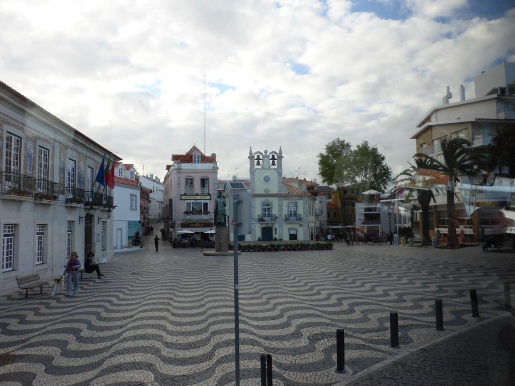 The Praça 5 de Outubro square with the Monument to Peter I of Portugal and the Câmara Municipal De Cascais building, viewed from the bus to Lisbon