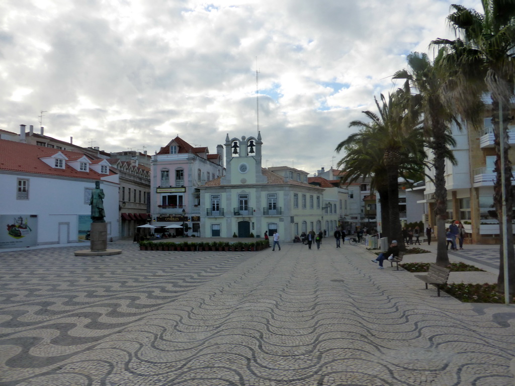 The Praça 5 de Outubro square with the Monument to Peter I of Portugal and the Câmara Municipal De Cascais building, viewed from the bus to Lisbon