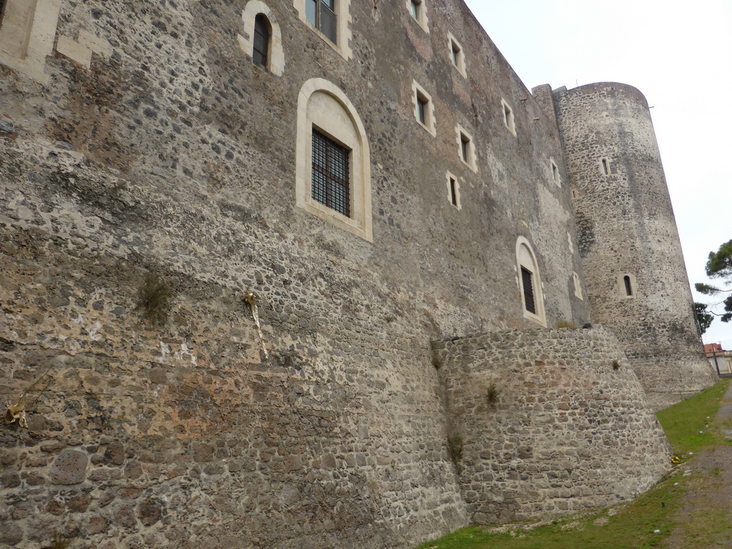 East side of the Castello Ursino castle and its moat