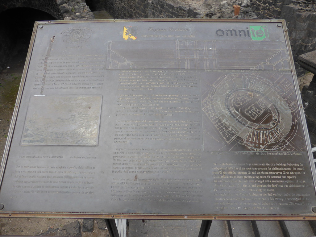 Explanation on the Roman Amphitheatre at the Piazza Stesicoro square