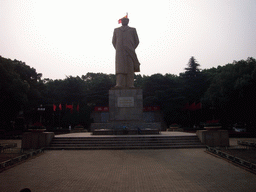 Statue of Mao Zedong in front of Yuelu Academy
