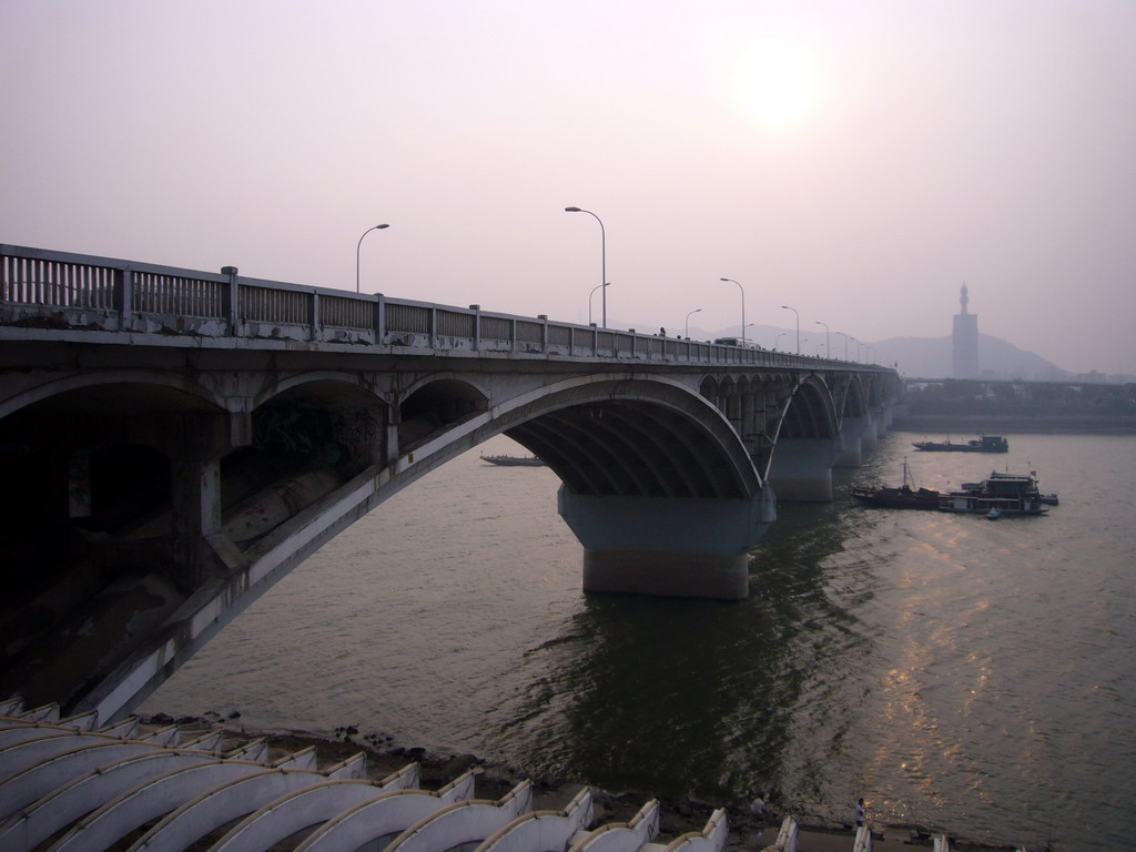 Xiangjiang bridge, Xiangjiang river and skyscraper at the west side of the city