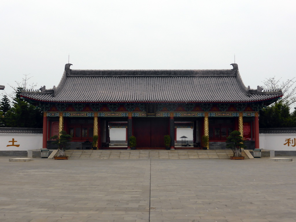 Entrance to the Yongqing Temple