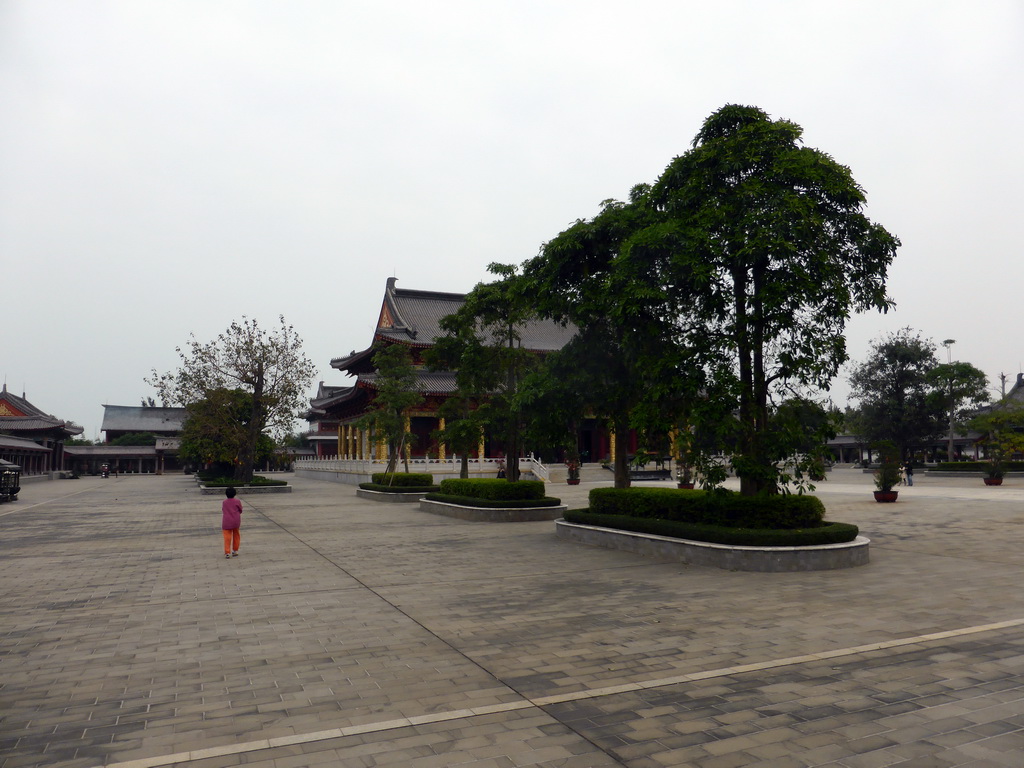 Central square of the Yongqing Temple