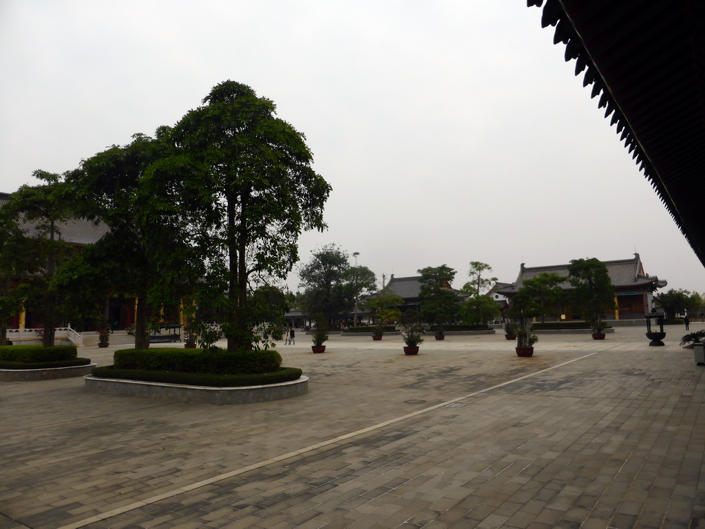 Central square of the Yongqing Temple