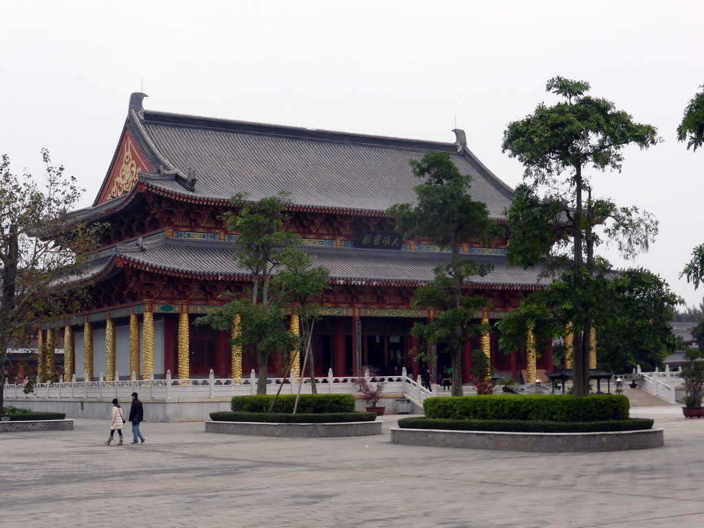 Central hall of the Yongqing Temple