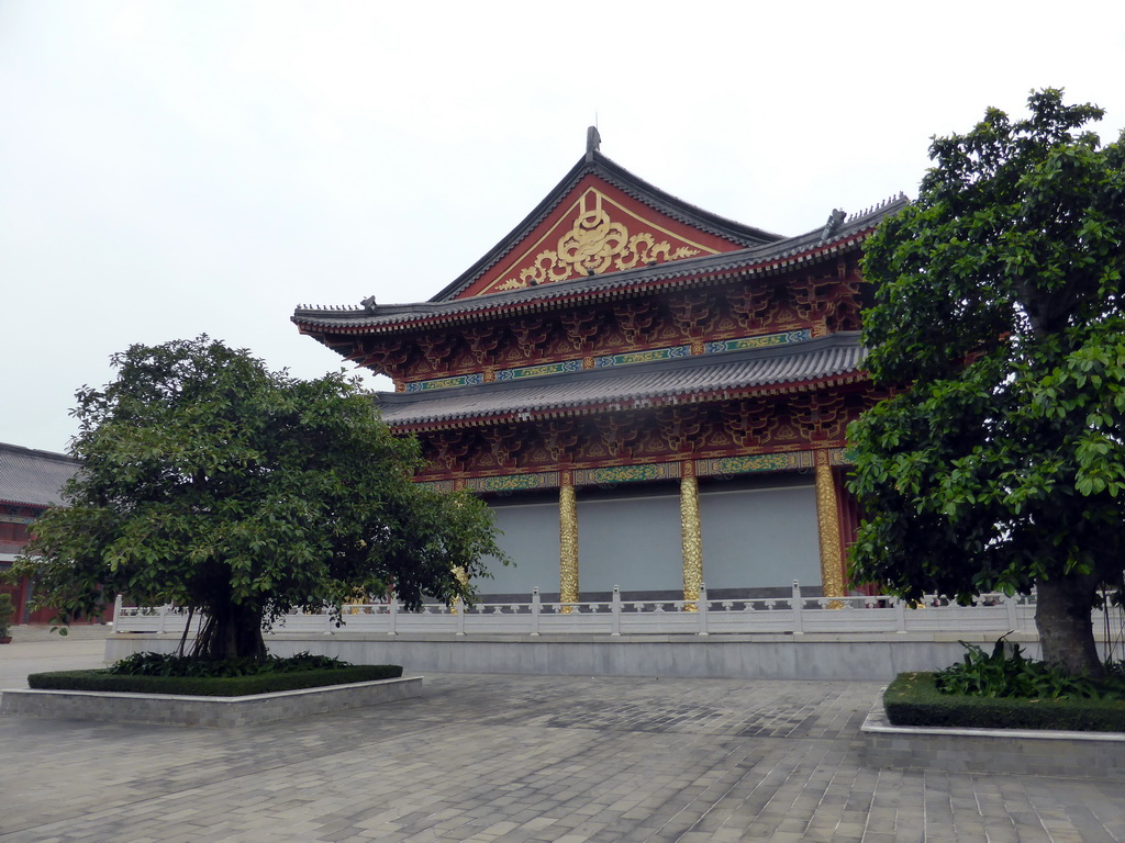 Left side of the central hall of the Yongqing Temple