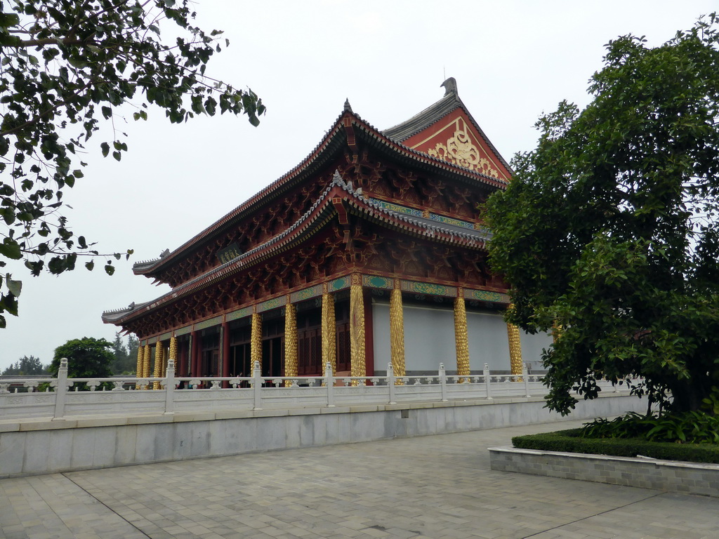 Central hall of the Yongqing Temple