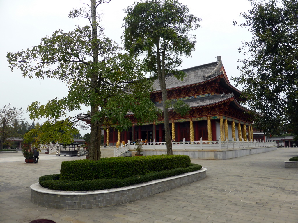 Central hall of the Yongqing Temple