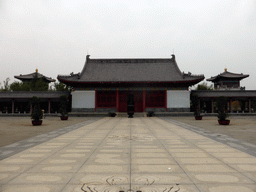 Central square and the back of the front hall of the Yongqing Temple