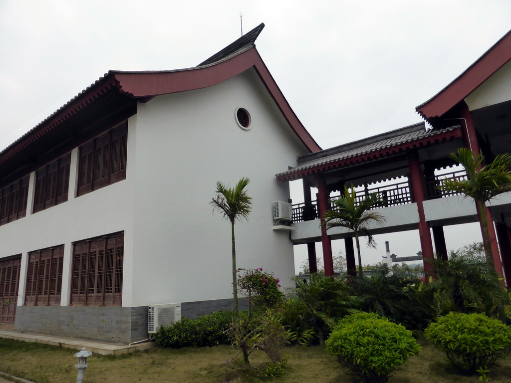 Building on the right side of the Yongqing Temple