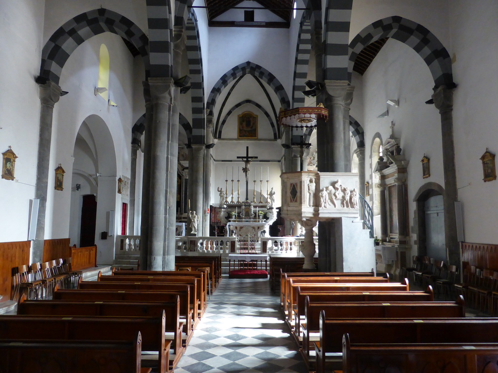 Nave, apse and pulpit of the Chiesa di San Giovanni Battista church at Riomaggiore