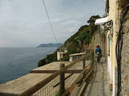 Miaomiao at the panoramic path of Riomaggiore