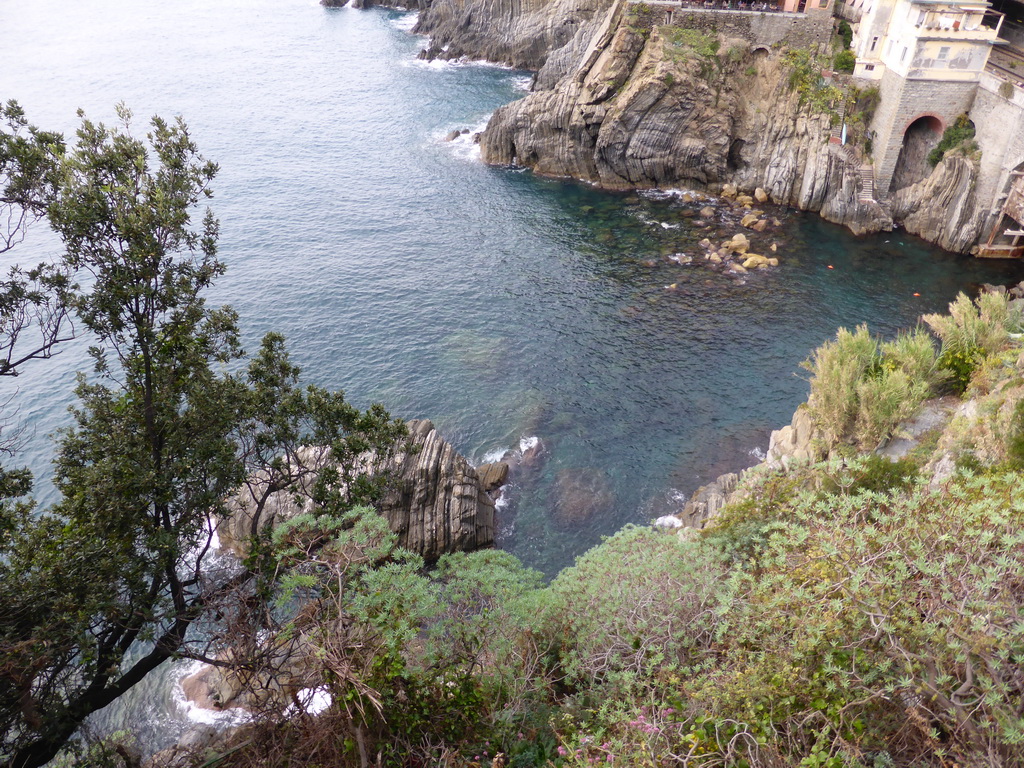 The harbour of the new town and the railway station, viewed from the panoramic path of Riomaggiore