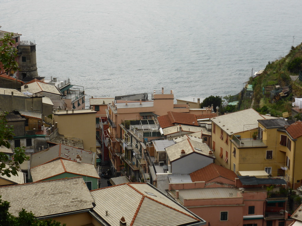 The town center of Manarola, viewed from the Via Rolandi street