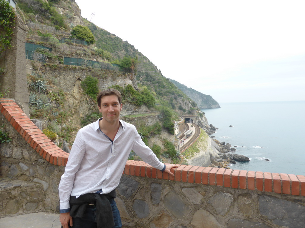 Tim at the Piazza Castello square, with a view on the Manarola railway station