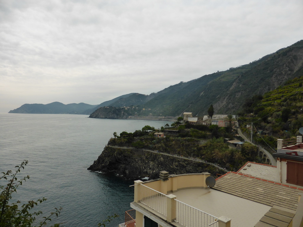 The Punta Bonfiglio hill and the Via dei Giovani path to Corniglia, viewed from the Via Belvedere street at Manarola