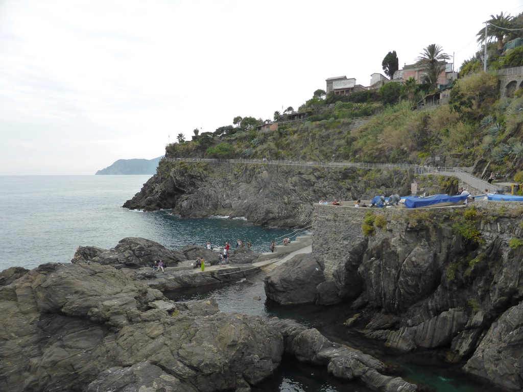 The harbour of Manarola, the Punta Bonfiglio hill and the Via dei Giovani path to Corniglia