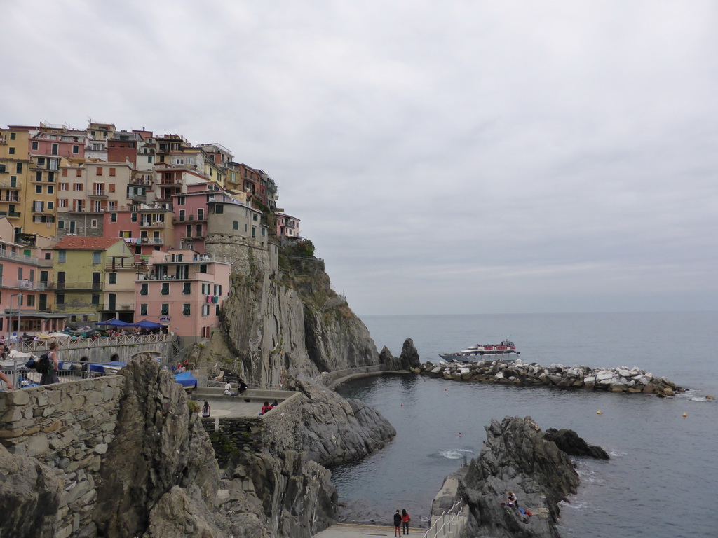 Manarola and its harbour, viewed from the Via dei Giovani path to Corniglia