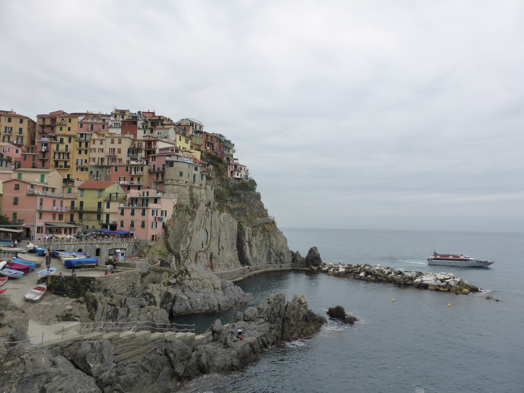 Manarola and its harbour, viewed from the Via dei Giovani path to Corniglia