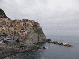 Manarola and its harbour, viewed from the Via dei Giovani path to Corniglia