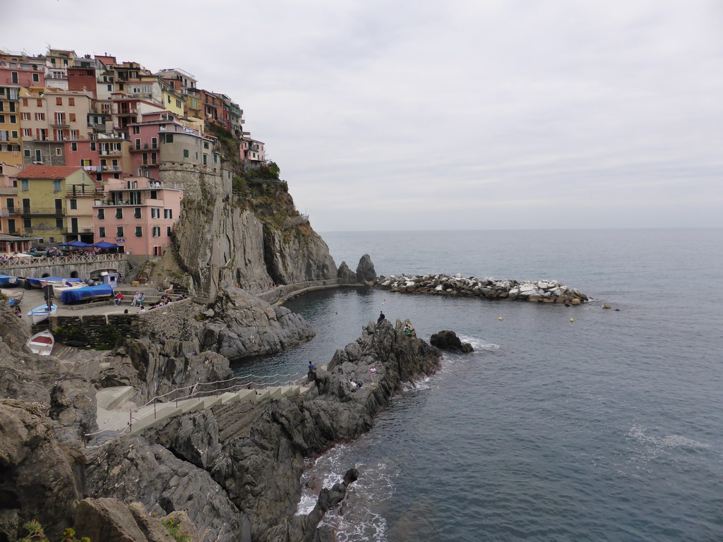 Manarola and its harbour, viewed from the Via dei Giovani path to Corniglia