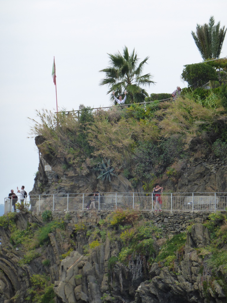 Tim at the Punta Bonfiglio hill at Manarola and the Via dei Giovani path to Corniglia