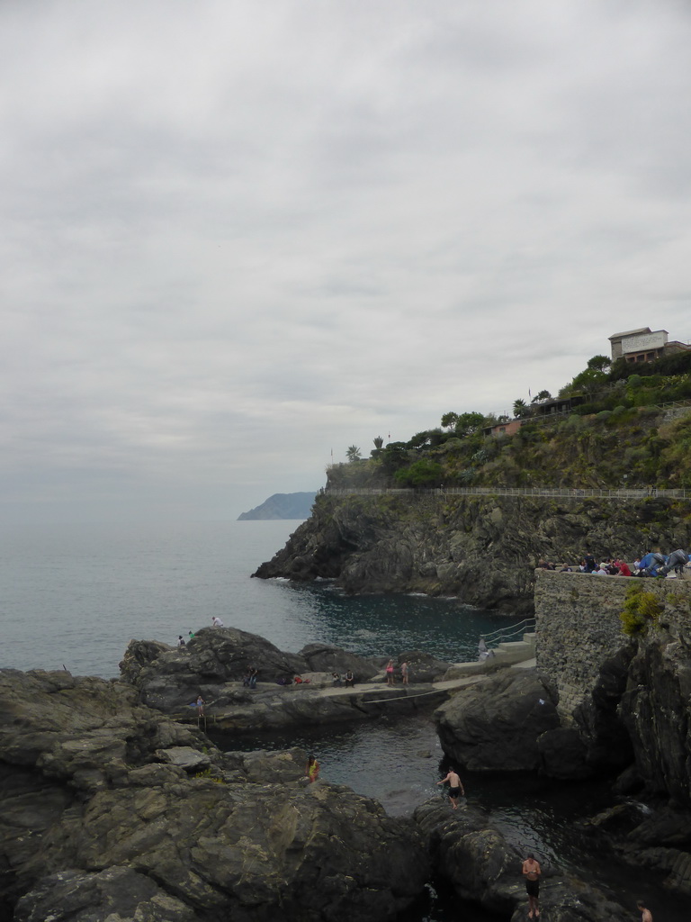 The harbour of Manarola, the Punta Bonfiglio hill and the Via dei Giovani path to Corniglia