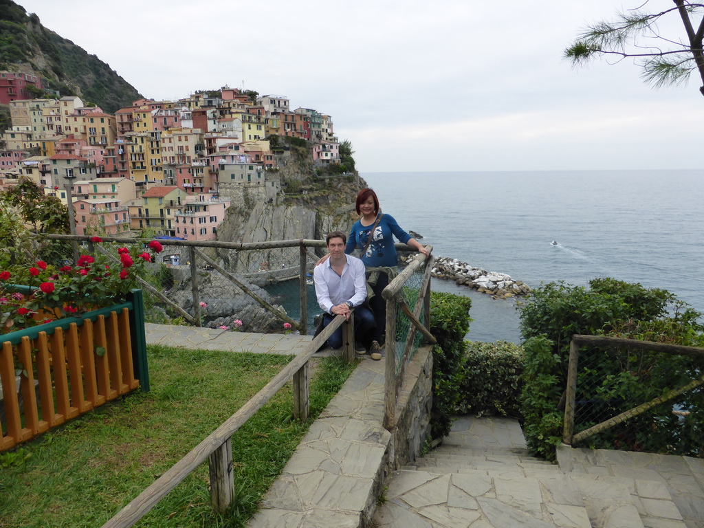 Tim and Miaomiao at the Punta Bonfiglio hill, with a view on Manarola and its harbour