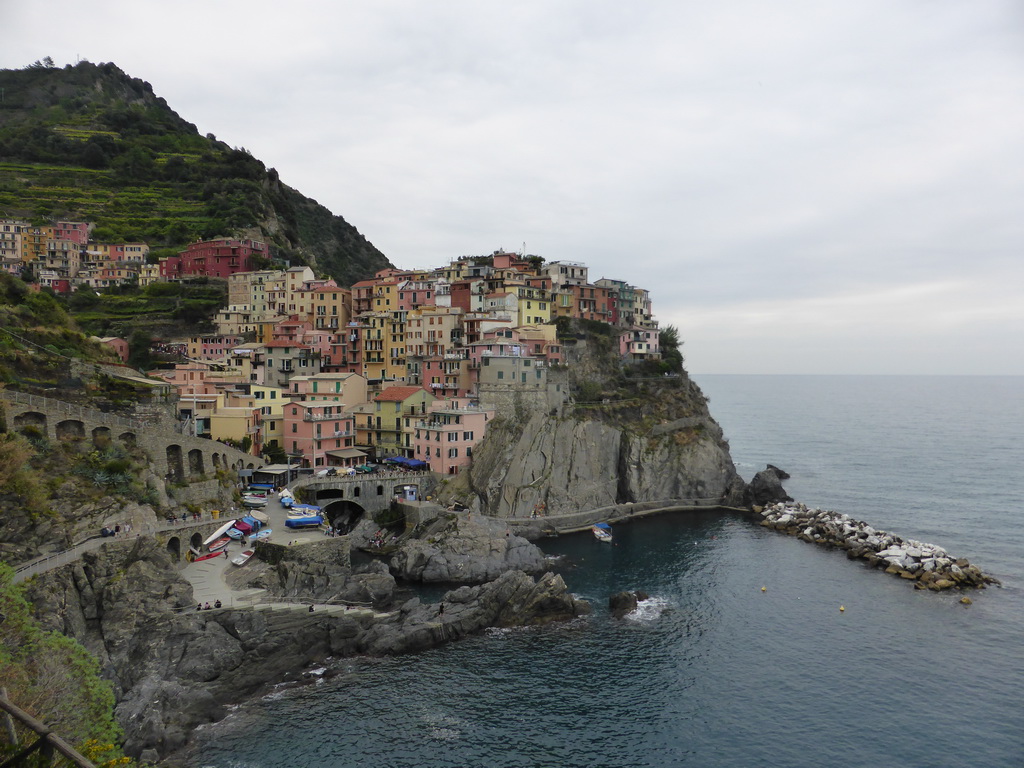 Manarola and its harbour, viewed from the Punta Bonfiglio hill