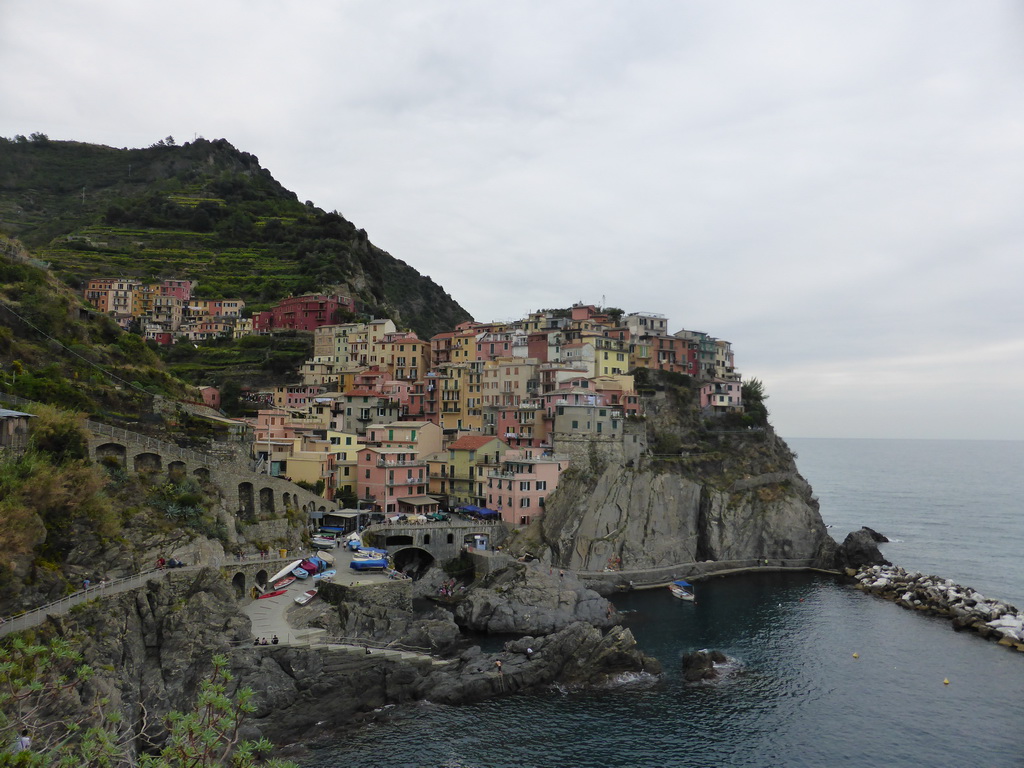 Manarola and its harbour, viewed from the Punta Bonfiglio hill