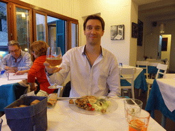 Tim with wine at the Marina Piccola restaurant at Manarola