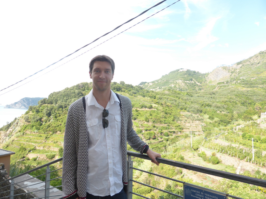 Tim at the Via alla Marina street with a view on the hills on the north side