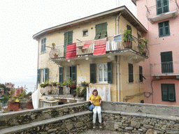 Miaomiao at the square in front of the Chiesa di San Pietro church at Corniglia