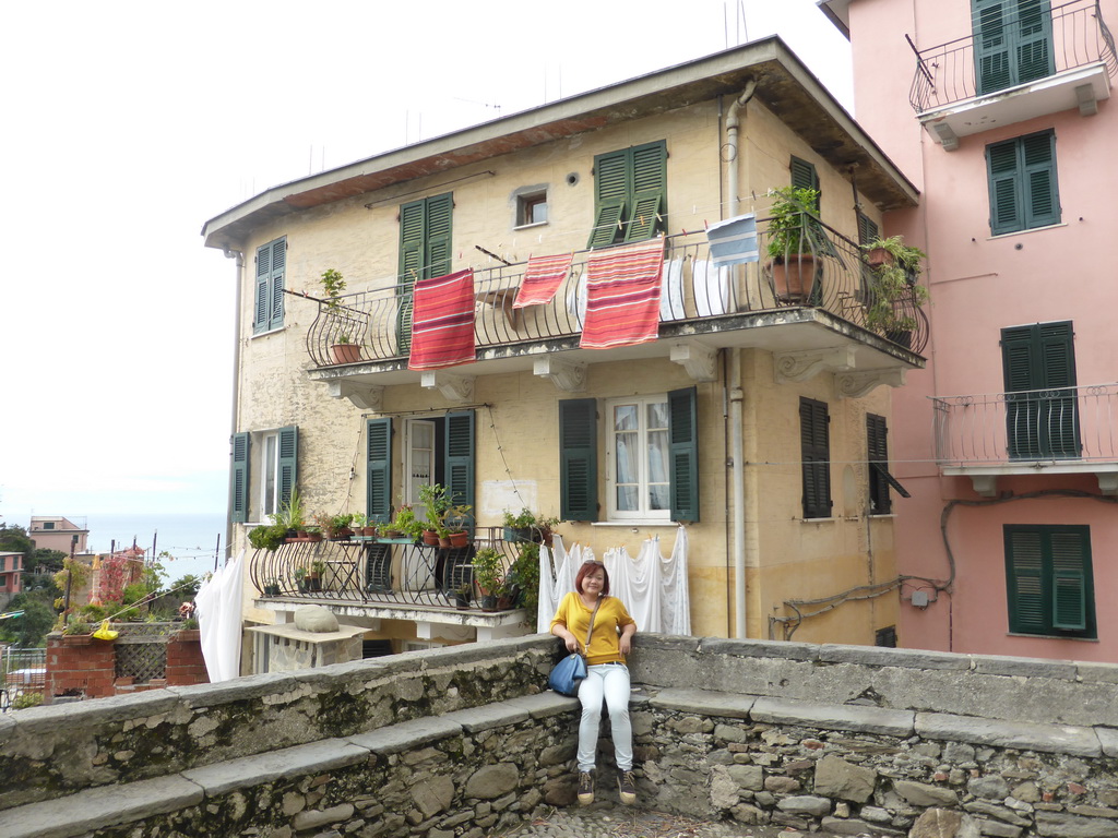 Miaomiao at the square in front of the Chiesa di San Pietro church at Corniglia