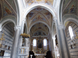 Nave, pulpit, apse and altar of the Chiesa di San Pietro church at Corniglia