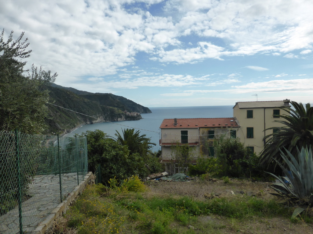 House at the east side of Corniglia and a view on Manarola from the path from Corniglia to Manarola
