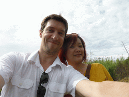 Tim and Miaomiao at the path from Corniglia to Manarola, with a view on the wine fields at the east side of Corniglia