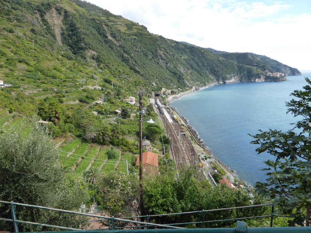 The Scalinata Lardarina staircase with a view on the Corniglia railway station and Manarola