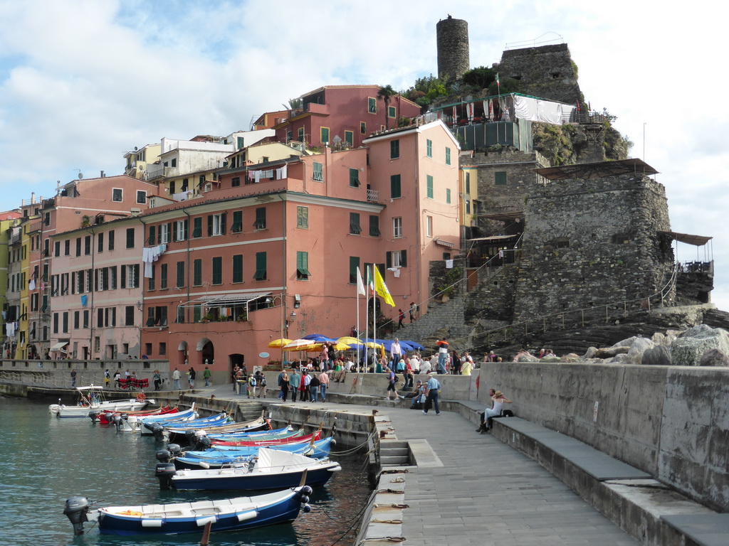 The harbour of Vernazza and the Doria Castle