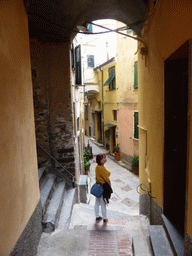 Miaomiao at an alley at Vernazza