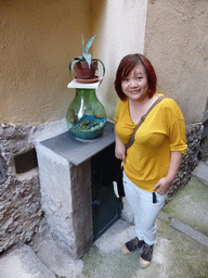 Miaomiao with a vase and plant at an alley at Vernazza