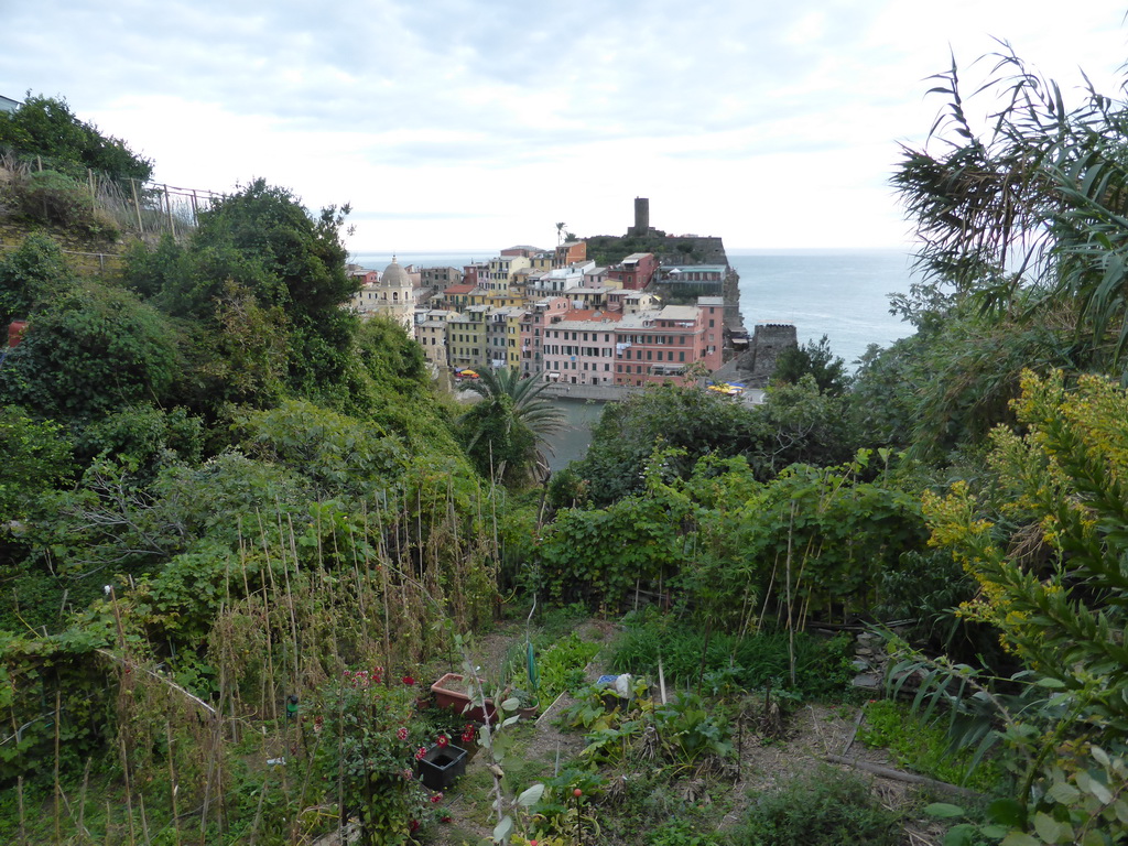 The harbour of Vernazza, the Chiesa di Santa Margherita d`Antiochia church and the Doria Castle, viewed from the path to Monterosso al Mare