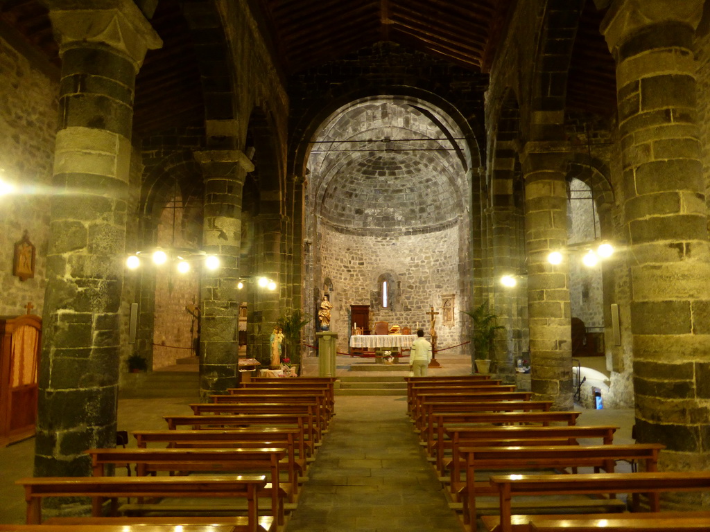 Nave and apse of the Chiesa di Santa Margherita d`Antiochia church at Vernazza