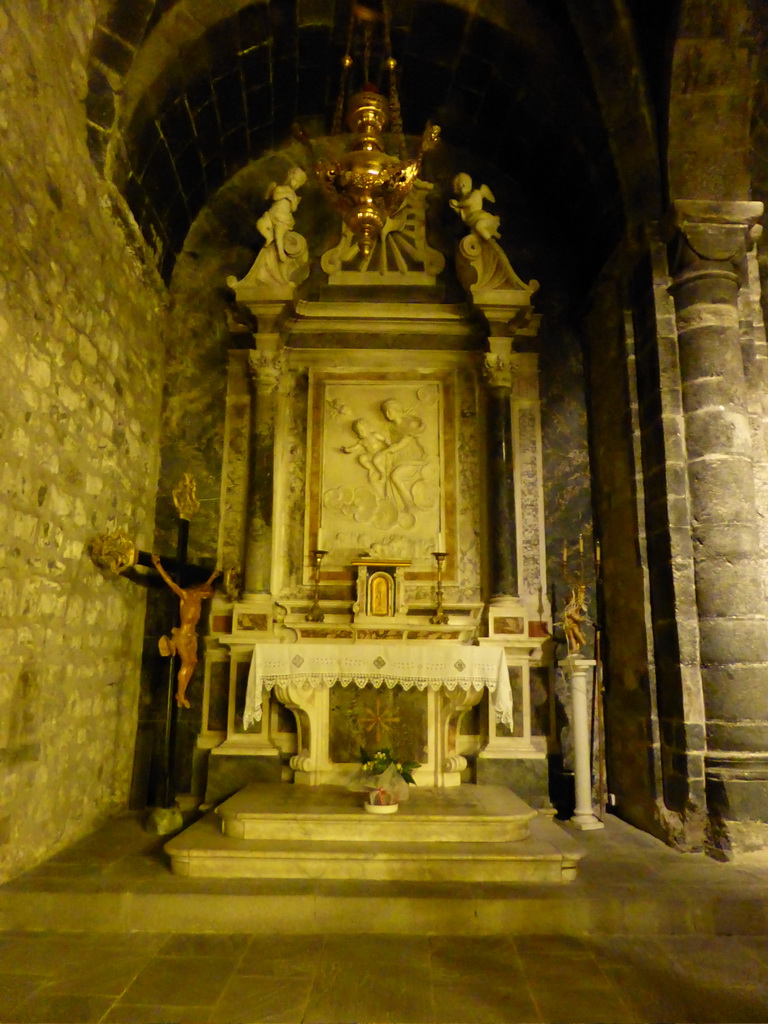 Side altar of the Chiesa di Santa Margherita d`Antiochia church at Vernazza