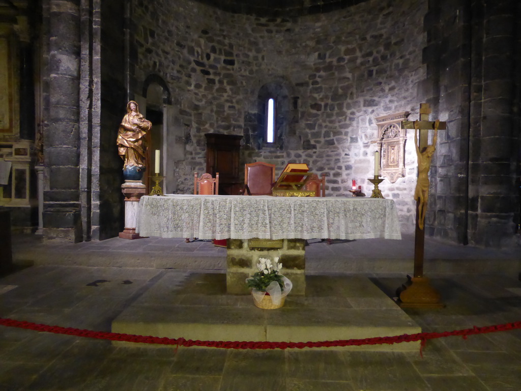 Main altar of the Chiesa di Santa Margherita d`Antiochia church at Vernazza