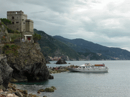 The Torre Aurora tower at Monterosso al Mare and the ferry to Vernazza, with a view on Vernazza, Corniglia and Manarola