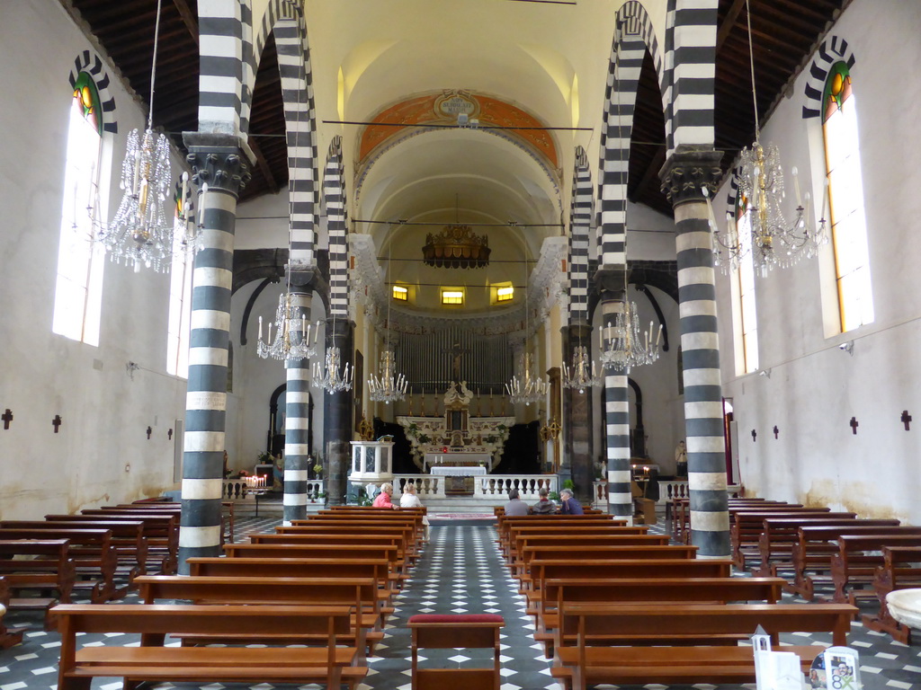 Nave, apse, altar and organ of the Chiesa di San Giovanni Battista church at Monterosso al Mare