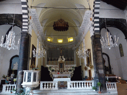 Apse, altar, pulpit, organ and both side chapels of the Chiesa di San Giovanni Battista church at Monterosso al Mare